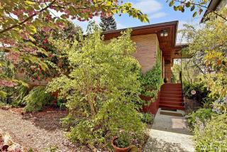 2207 29th Ave, Seattle WA  98144-4858 exterior