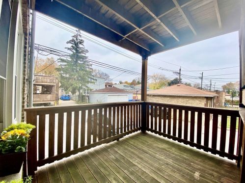 2506 Hollywood Ave, Chicago IL 60659-5110 exterior