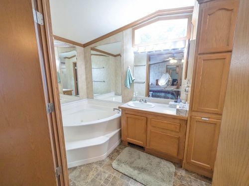 5 Dawn Dr, Concord NH 03303-2050 exterior