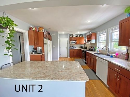 104 Side Pkwy, Newton MA 02458-1816 exterior