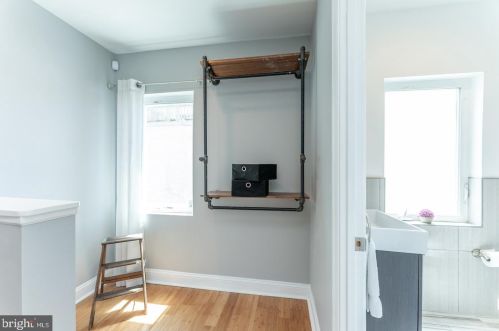 228 Girard Ave, Philadelphia PA 19130-1687 exterior