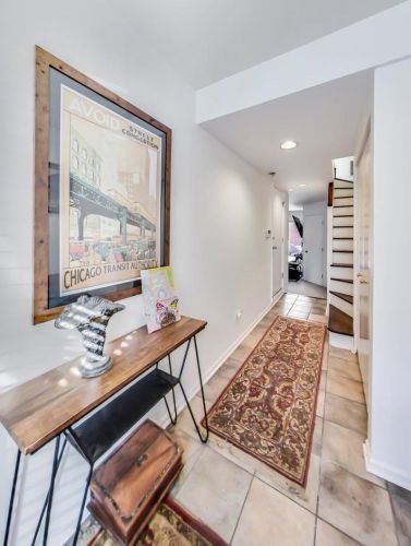 1835 Oakdale Ave, Chicago, IL 60657-4023