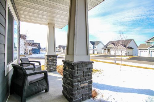 9515 Compass Pointe Rd, Saint Paul MN 55129 exterior