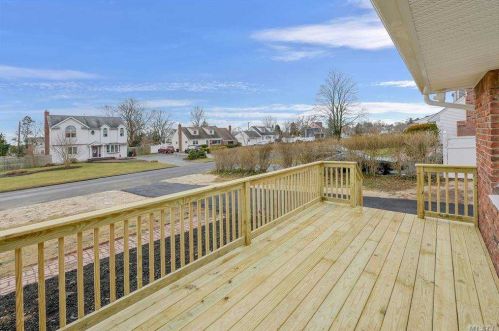 37 Astor Ct, Commack NY 11725-3723 exterior