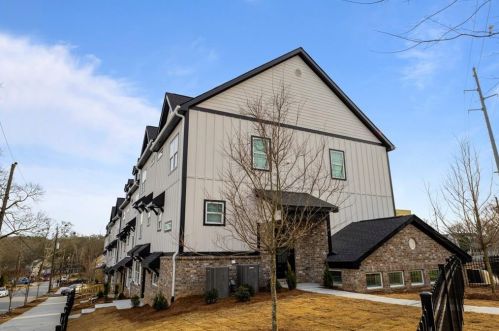 2010 Main St, Atlanta GA  30318-0016 exterior