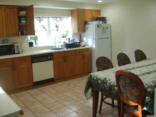 10 Birch Dr, Huntington Station NY 11746-3003 exterior