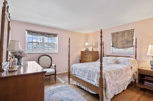 833 Macarthur Dr, Pittsburgh PA 15228-1704 exterior