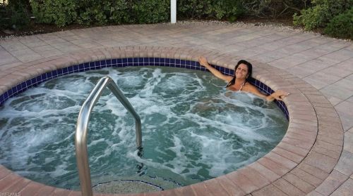 3025 Driftwood Way, Naples FL 34109-8944 exterior