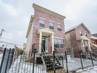 2429 Gladys Ave, Chicago, IL 60612-4806