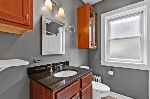 2219 Rosemont Ave, Chicago IL 60659-2195 exterior