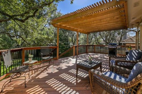 7036 Auckland Dr, Austin TX 78749-4139 exterior