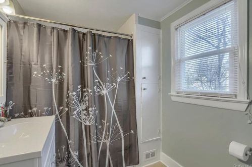 87 Mtn Ave, Middletown NY exterior