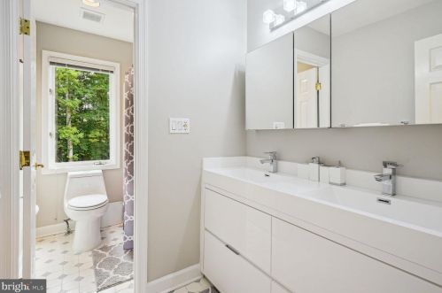 9906 Avenel Farm Dr, Rockville MD 20854-5410 exterior