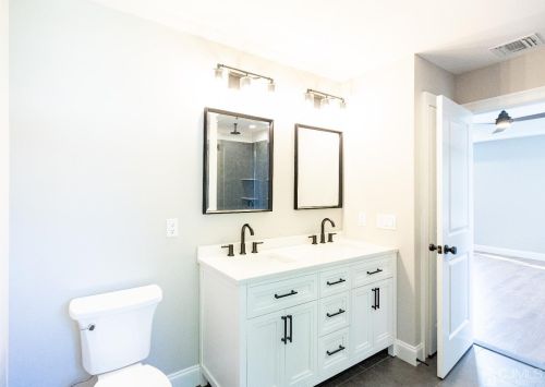 68 Prospect Ave, Edison NJ  08817-3744 exterior