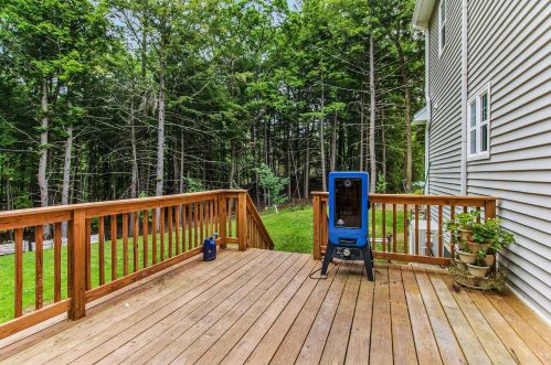 68 Rumford St, Concord NH 03301-3906 exterior