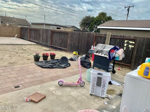 154 Hughes Dr, Oxnard CA  93033-5328 exterior