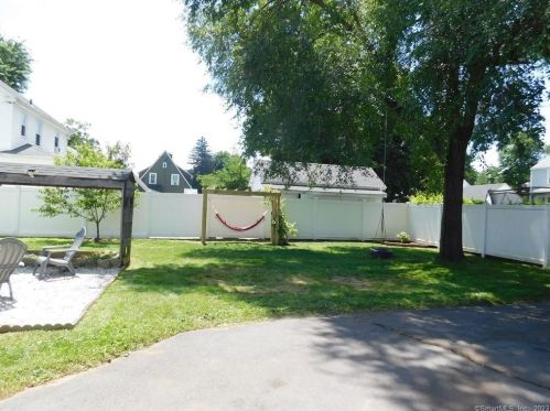 37 Harding St, New Britain CT 06052-1608 exterior