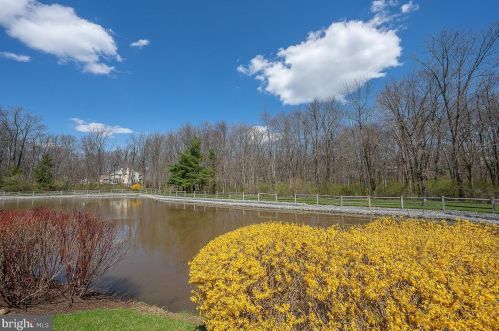 165 Monmouth Cir, Berwyn PA 19312-2080 exterior