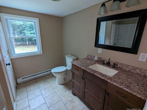 2 Stage Rd, Enfield CT 06082-5622 exterior