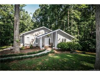 4001 Oldfield Rd, Charlotte NC  28226-7034 exterior