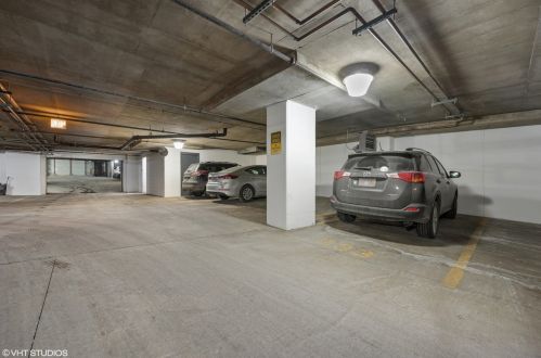 330 Jefferson St, Chicago IL  60661-1105 exterior