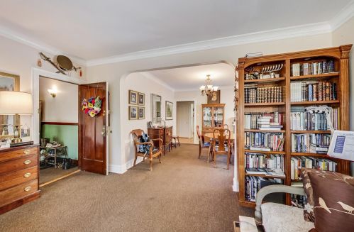 2836 Lunt Ave, Chicago IL 60645-2917 exterior