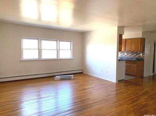 133 Dubois Ave, Valley Stream NY  11581-3301 exterior