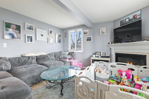 79 Bay Ave, Middletown NJ 07748-5711 exterior