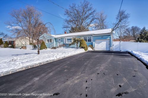 130 Floyd St, Edison NJ 08820-2101 exterior