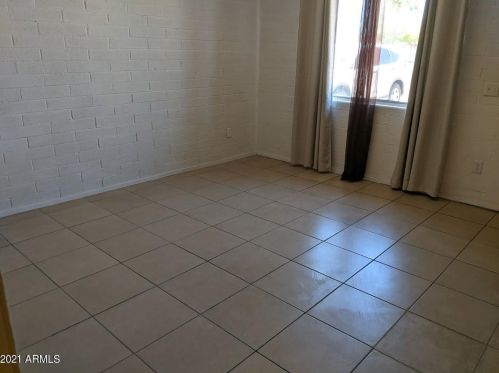 8055 7th St, Phoenix, AZ 85020-3743