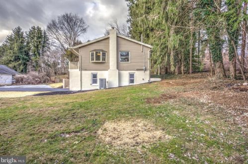 1303 Willow Street Pike, Lancaster PA  17602-4633 exterior