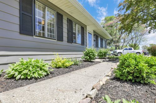 1064 Kelly Dr, Hebron OH 43025-9505 exterior