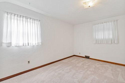 5811 Rodgers St, Pittsburgh PA 15207-2274 exterior