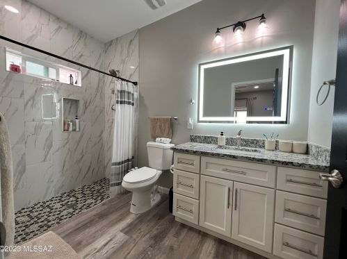 226 King Rd, Tucson AZ 85705-3217 exterior