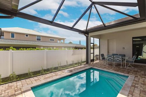 803 106 Ave, Naples FL 34108-1846 exterior