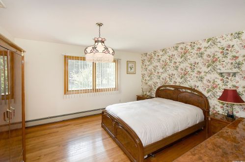 29 Kendrick Ln, Huntington Station NY 11746-7829 exterior