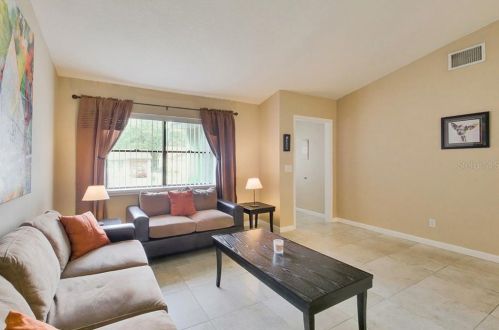 3616 Falling Leaf Ln, Orlando FL 32810-2268 exterior