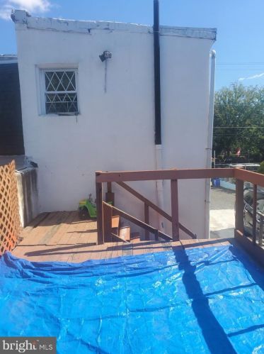 2232 5 St, Philadelphia PA 19106-3715 exterior