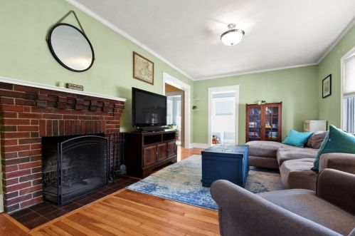 2 Wood Ave, Worcester MA 01606-2545 exterior