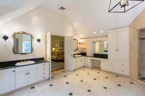 1 Park Rdg Ct, Chester NJ 07930-3016 exterior