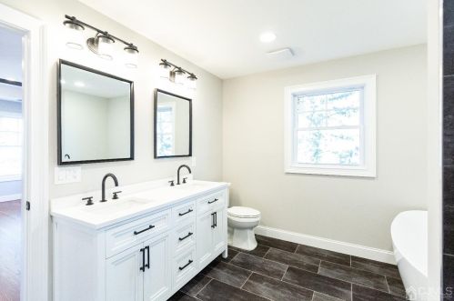 20 Linden Ave, Edison NJ 08817-3208 exterior