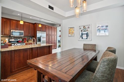 3636 Dickens Ave, Chicago IL 60647-3619 exterior