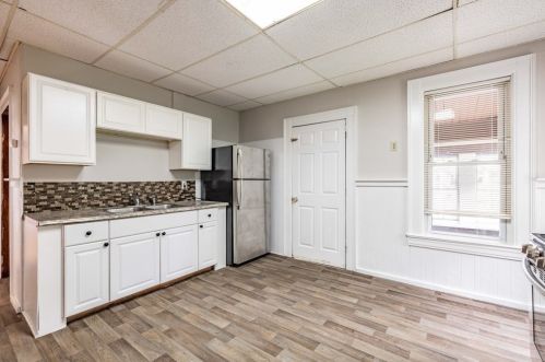 62 Rivers Ave, Chicopee MA 01013-4125 exterior