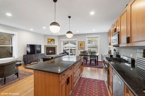 4425 Damen Ave, Chicago IL 60625-1701 exterior