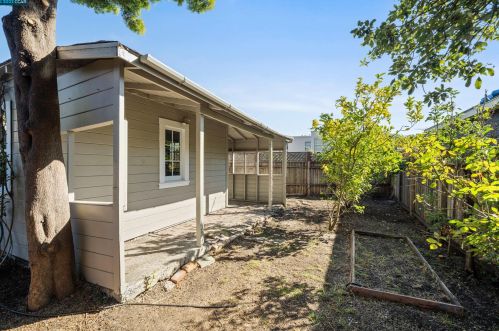 1368 Hopkins St, Berkeley CA 94707-2634 exterior