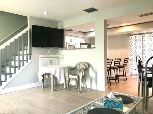 4916 Hawaii Blvd, Naples, FL 34112-6926