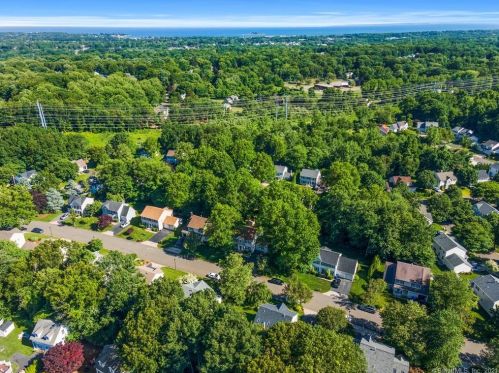 31 Lookout Hl Rd, Milford CT 06461-1878 exterior