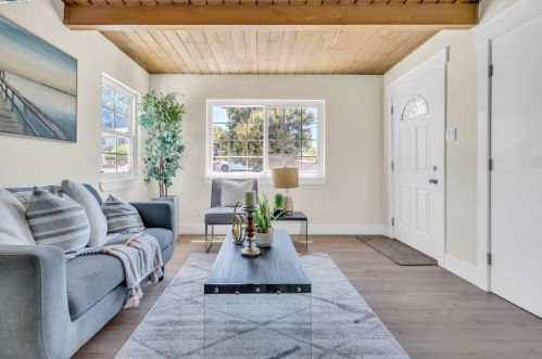 2961 Gillet Ave, Concord CA 94520-5407 exterior