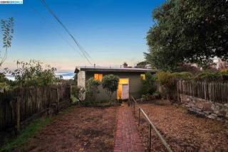 576 Cragmont Ave, Berkeley, CA 94708-1207