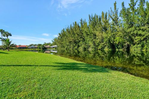 8211 Muirhead Cir, Boynton Beach FL 33472-5064 exterior